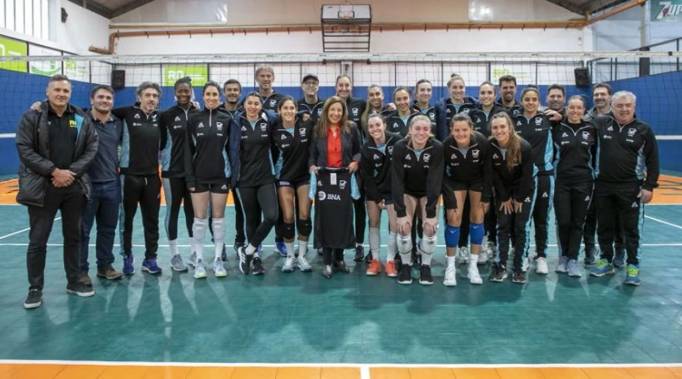 La Gobernadora Carreras recibió a Las Panteras en Bariloche