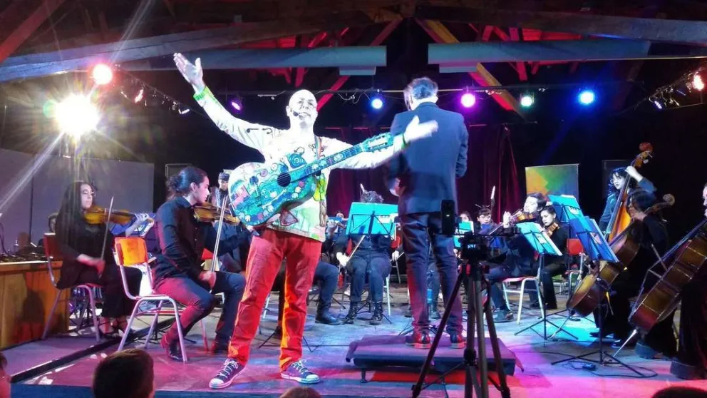 Hugo Figueras y la Camerata Juvenil Municipal abrieron el FIMBA 2023 a todo color