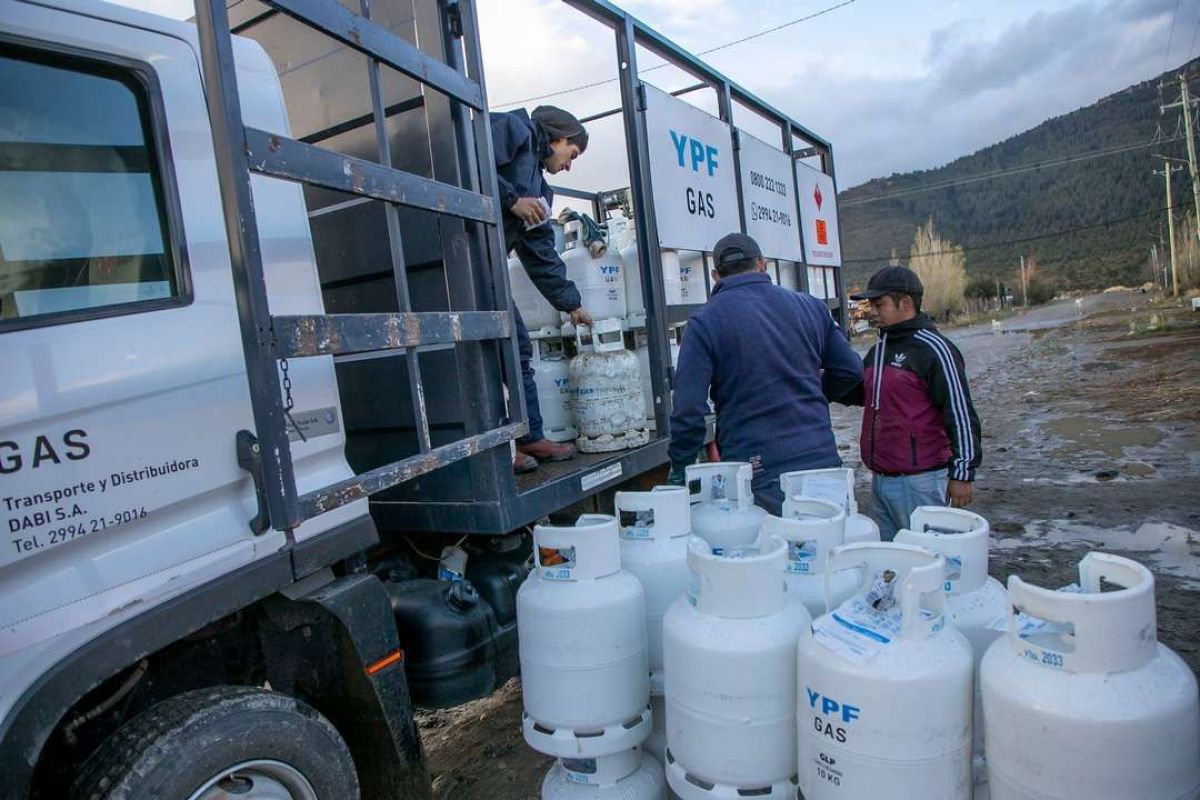Comenzó el reparto de garrafas del Plan Calor Gas