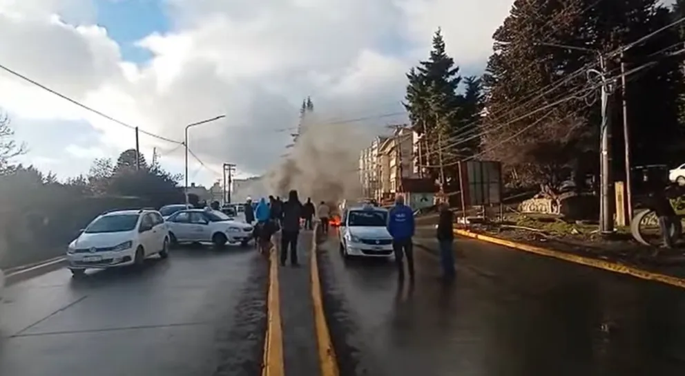 El fiscal Lozada intervino en el corte de los taxistas en el Monolito