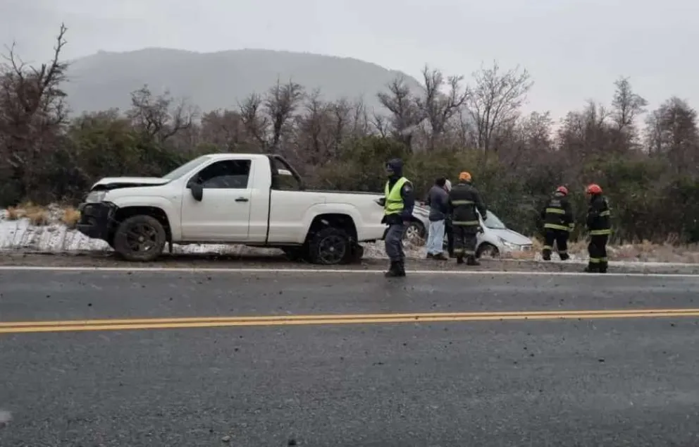 Ruta 40: Cambiaba una cubierta y una camioneta lo chocó
