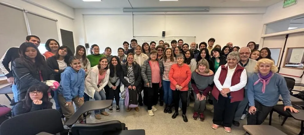 Encuentro entre estudiantes de UPAMI y Hotelería de la UNRN
