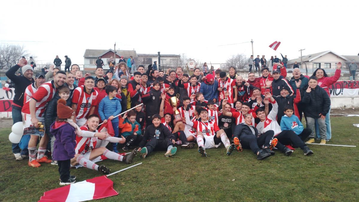 Estudiantes es el campeón del fútbol barilochense 