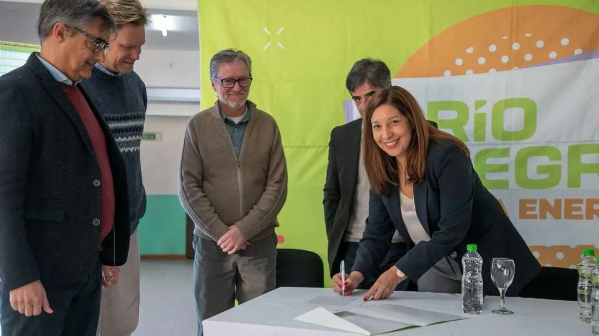 Se firmó en Bariloche el contrato para la obra del Memorial Malvinas