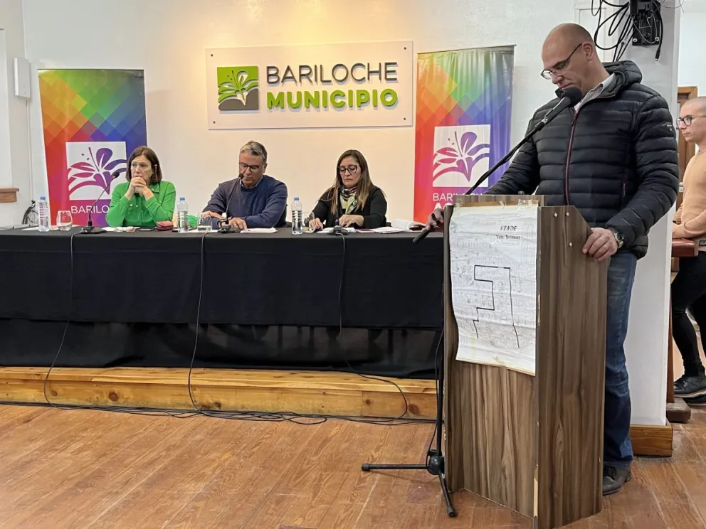 Vecinos rechazaron el aumento del boleto y cuestionaron la validez de la audiencia pública