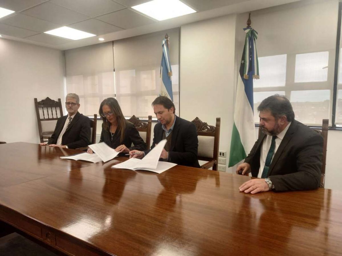Convenio entre STJ y Educación para realizar juicios por jurados en las escuelas secundarias 