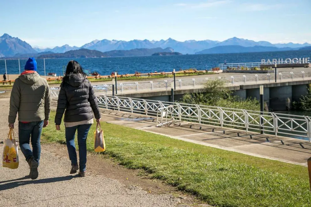Fin de semana con cielo algo nublado y vientos leves en Bariloche