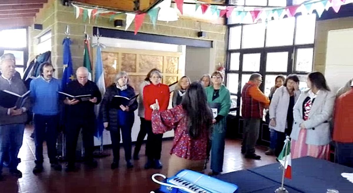  El Coro de Adultos de la Asociación Italiana participó de la conmemoración del Día de la República