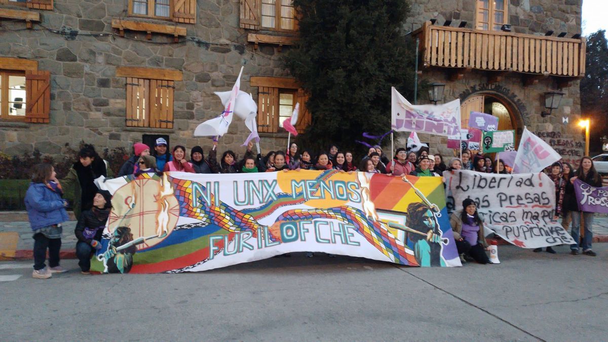 Durante una nueva marcha "Ni Una Menos" exigieron la libertad de las presas mapuche