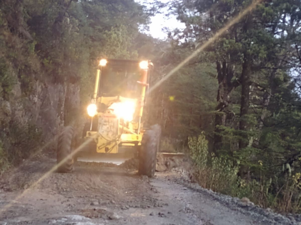Por la lluvia cayeron grandes rocas sobre el camino a Tronador