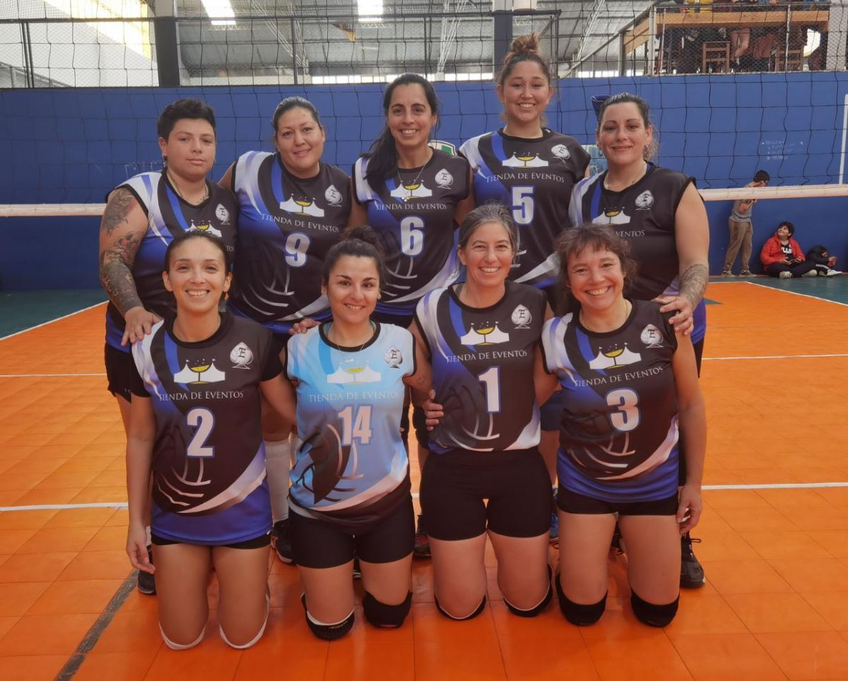 Hubo más de medio centenar de encuentros en la Liga de Vóley local
