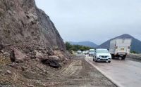 Brazo Huemul: Vialidad Nacional despejó la ruta tras desprendimiento de piedras