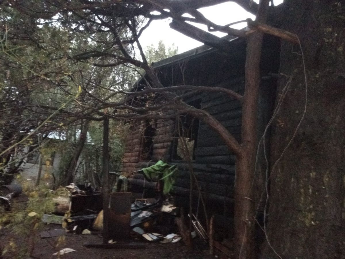 Solicitan ayuda para un vecino que perdió todo en el incendio de su casa
