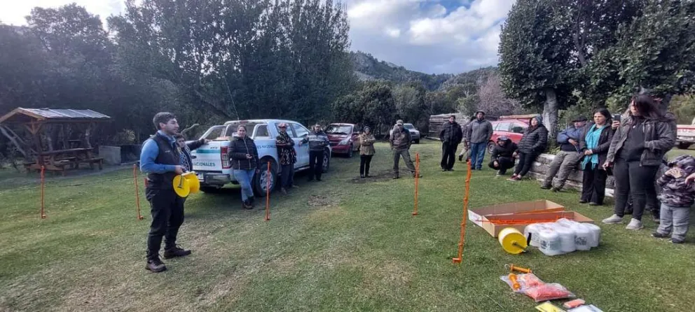 Entregaron kits de boyeros solares y capacitación sobre su instalación