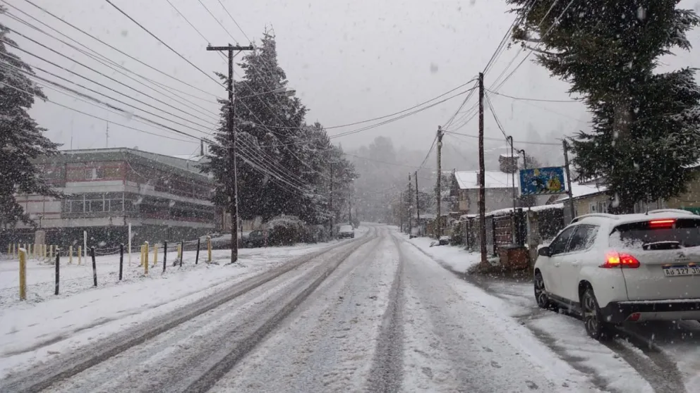 Domingo con complicaciones por la nieve y el corte programado de energía