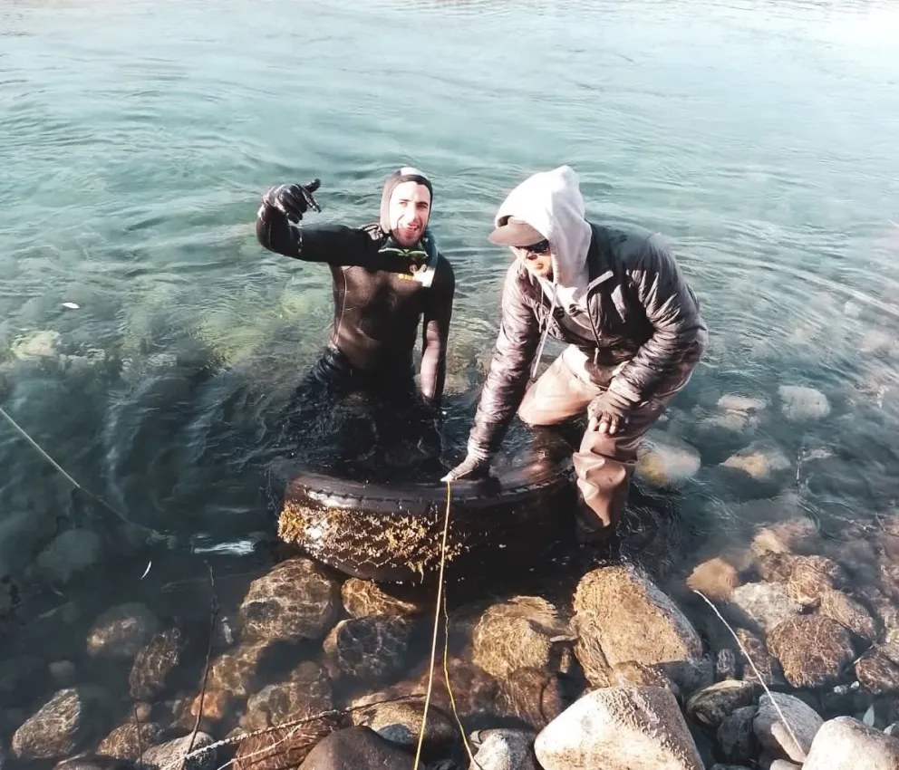 Realizaron una nueva jornada de limpieza en el Río Limay 