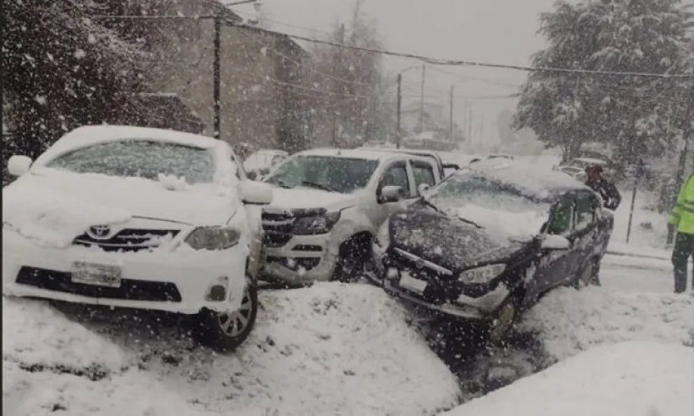 La nieve generó complicaciones en algunas calles de la ciudad