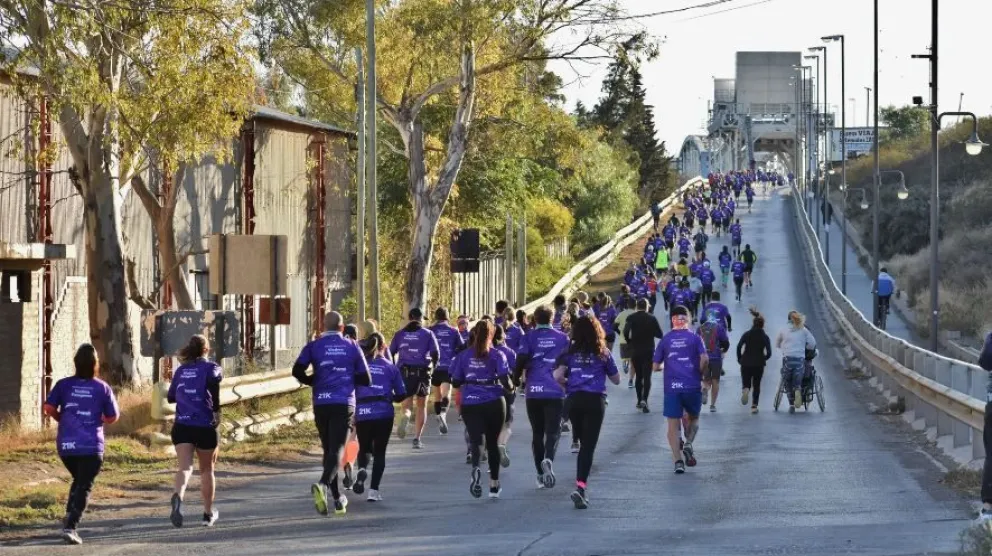Alrededor de 400 atletas disfrutaron de la Media Maratón Viedma-Patagones