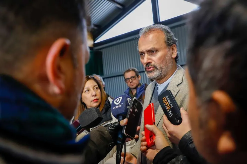 El gobernador de la Región de los Lagos se refirió a los chilenos que compran en Bariloche