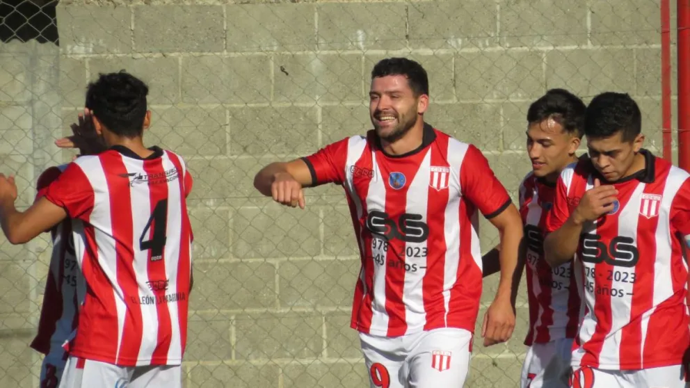 Estudiantes puso primera y con goleada en el Clasificatorio