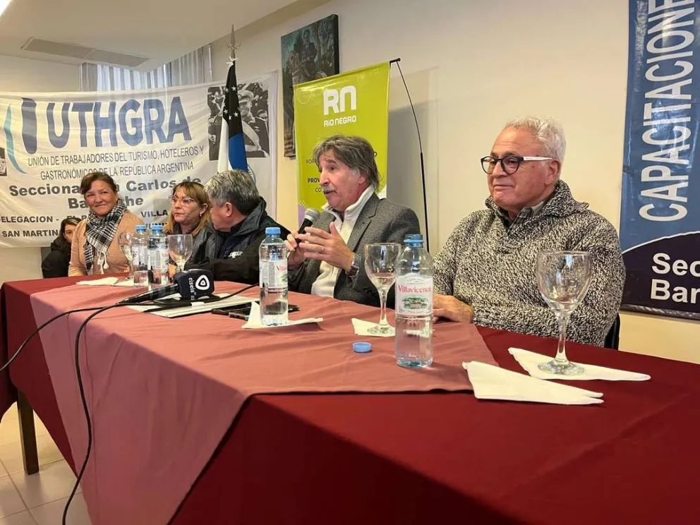 Provincia y UTHGRA firmaron un convenio para capacitar a trabajadores hoteleros gastronómicos