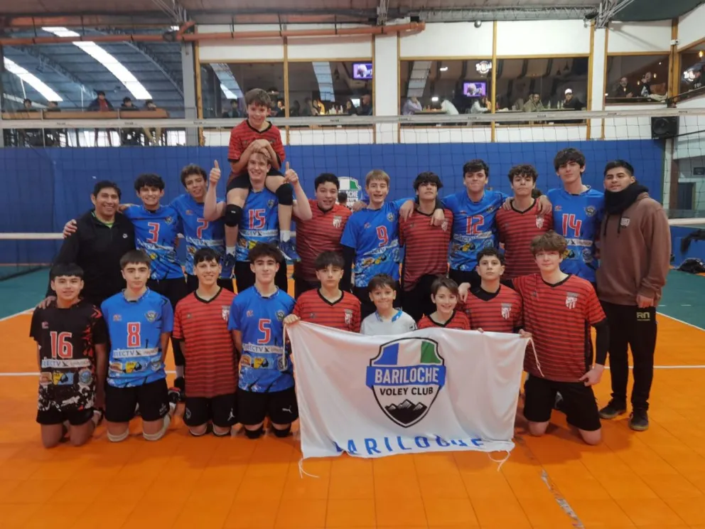 Triple vuelta olímpica del Bariloche Vóley Club en varones